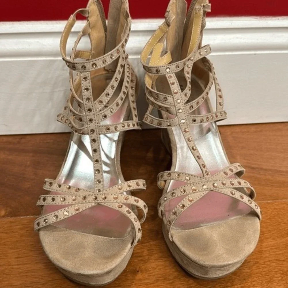 Badgley Mischka Wedge Sandals Womens Tan‎ Suede Rhinestone Strappy Cage 5M